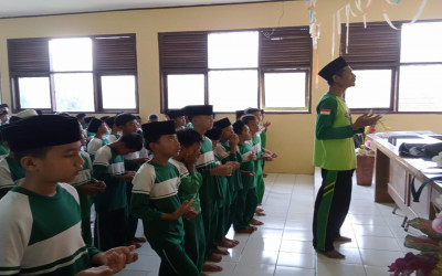 MIN 2 Pandeglang , Siswa dan siswi telah menggelar Sholat Ghaib